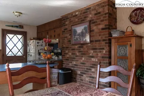 124 Westview Dr, Sparta, NC 28675 photo 8