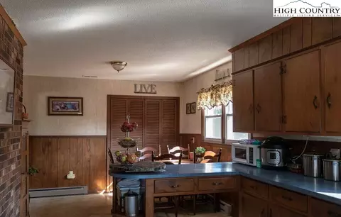 124 Westview Dr, Sparta, NC 28675 photo 11