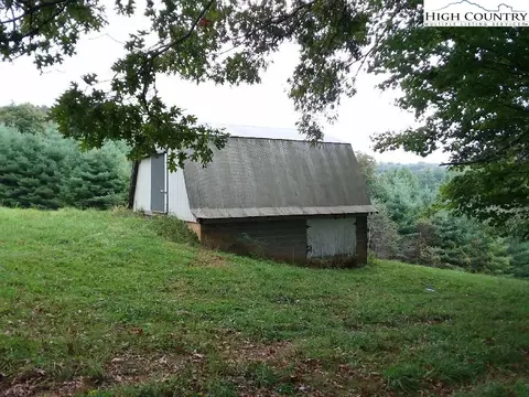 243 Wolfe Rd, Sparta, NC 28675 photo 2