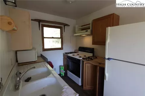 980 Big Windfall Rd, Lansing, NC 28643 photo 6