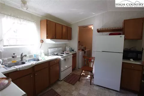 978 Big Windfall Rd, Lansing, NC 28643 photo 10