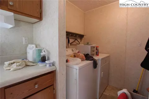 978 Big Windfall Rd, Lansing, NC 28643 photo 11