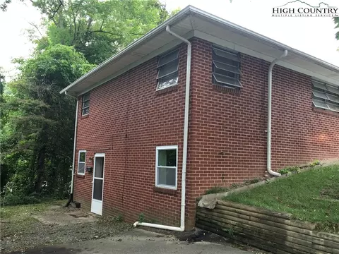 141 Windy Dr, Boone, NC 28607 photo 2