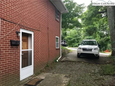 141 Windy Dr, Boone, NC 28607 photo 4