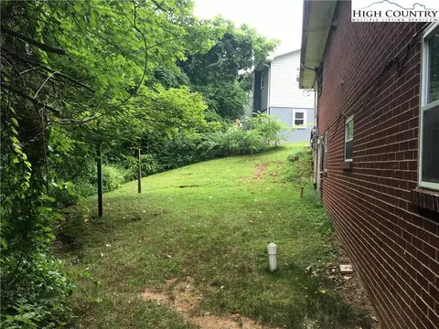 141 Windy Dr, Boone, NC 28607 photo 3