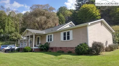 222 Bina Dr, Lansing, NC 28643 photo 2