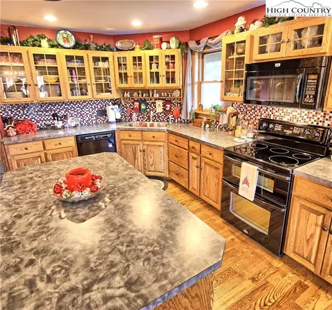 155 Green Meadows Dr, Todd, NC 28684 photo 9