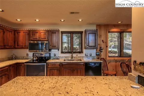 102 Pine Ridge Rd, Beech Mountain, NC 28604 photo 6
