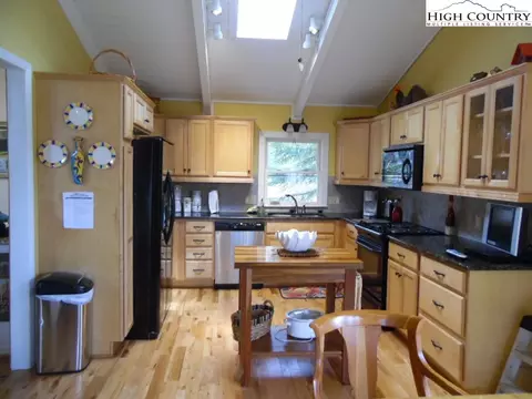 235 Deer Run Rd, Roaring Gap, NC 28668 photo 4