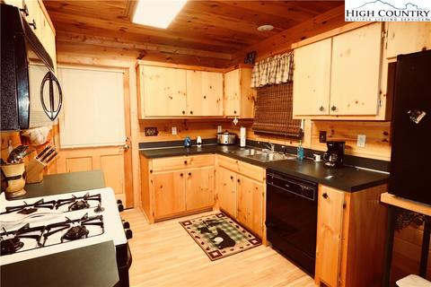 1447 Buck Mountain Rd, Purlear, NC 28665 photo 12