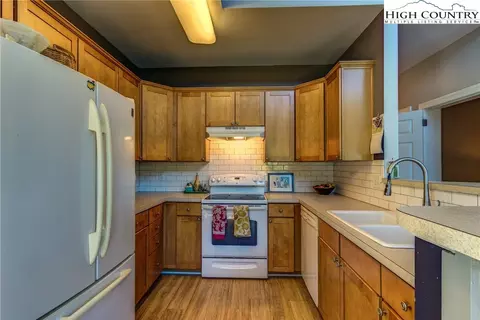 230 Brady Ln, Deep Gap, NC 28618 photo 13