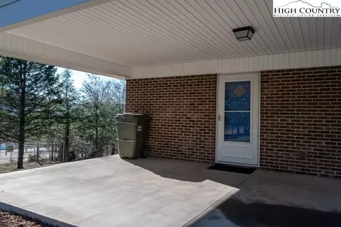 76 Montview Dr, Sparta, NC 28675 photo 2