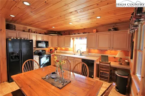 295 Kangaroo Ct, Vilas, NC 28692 photo 13