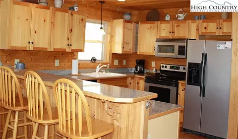 323 Golden Eagle Ln, Ferguson, NC 28624 photo 7