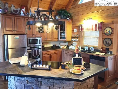 228 Skiview Rd, Seven Devils, NC 28604 photo 6