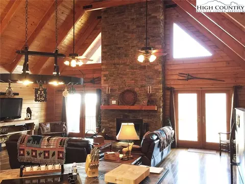 228 Skiview Rd, Seven Devils, NC 28604 photo 3