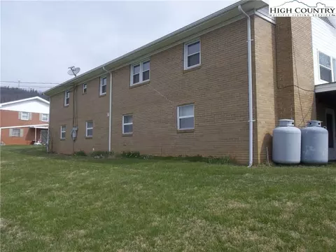 75 Irwin St, Sparta, NC 28675 photo 6