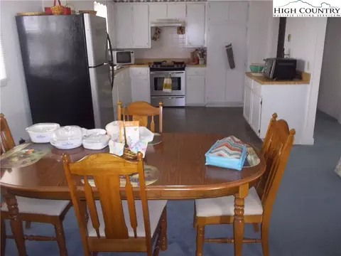 75 Irwin St, Sparta, NC 28675 photo 8