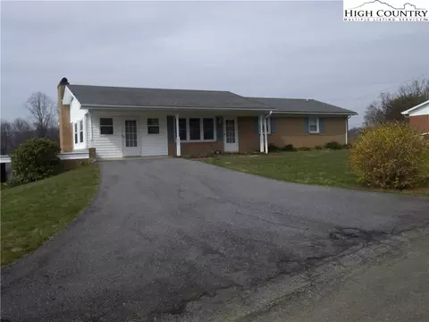 75 Irwin St, Sparta, NC 28675 photo 1