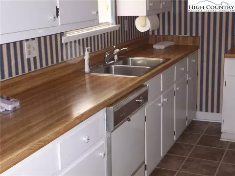 75 Irwin St, Sparta, NC 28675 photo 22