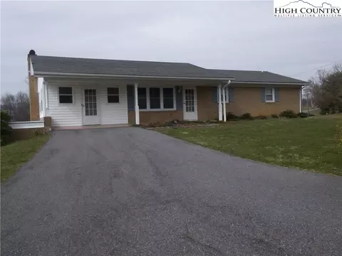 75 Irwin St, Sparta, NC 28675 photo 2