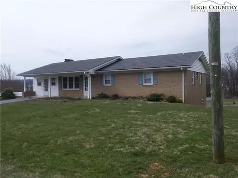 75 Irwin St, Sparta, NC 28675 photo 3