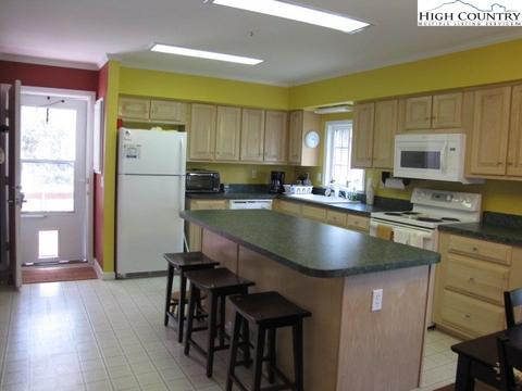 33 Fox Hill Loop, Newland, NC 28657 photo 6