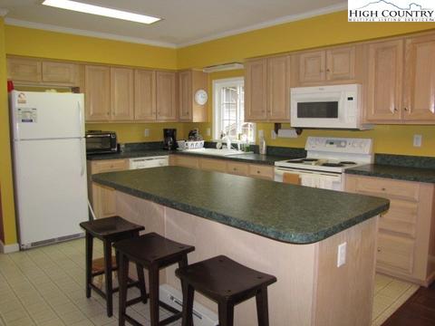 33 Fox Hill Loop, Newland, NC 28657 photo 5