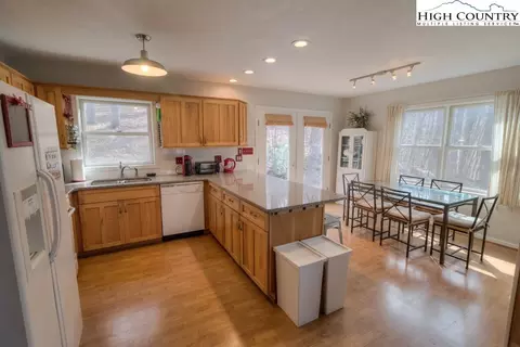 749 White Oak Rd, Vilas, NC 28692 photo 9