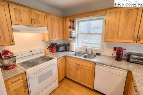 749 White Oak Rd, Vilas, NC 28692 photo 11