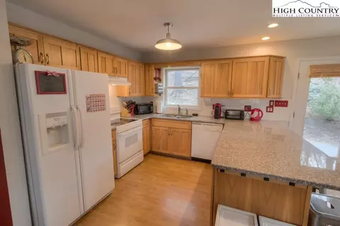 749 White Oak Rd, Vilas, NC 28692 photo 10
