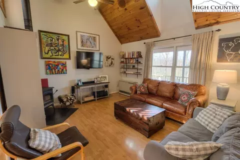 749 White Oak Rd, Vilas, NC 28692 photo 5