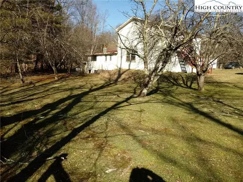 386 Grayson St, Sparta, NC 28675 photo 2