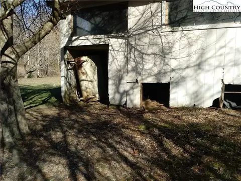386 Grayson St, Sparta, NC 28675 photo 3