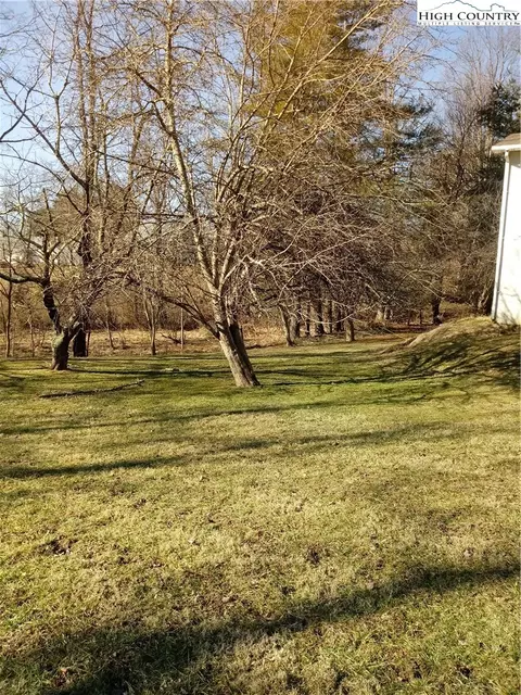 386 Grayson St, Sparta, NC 28675 photo 8