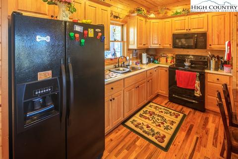 1303 Bobcat Mountain Rd, Purlear, NC 28665 photo 11