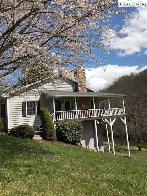 338 Riverside Dr, Sparta, NC 28675 photo 2