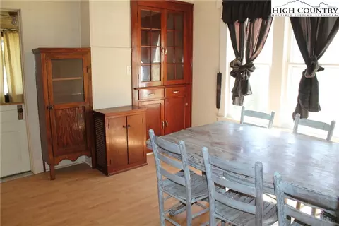 337 Bells View Ln, Purlear, NC 28665 photo 3