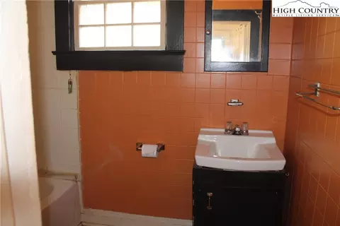 337 Bells View Ln, Purlear, NC 28665 photo 5