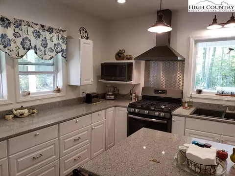 4874 Grayson Pkwy, Independence, VA 24348 photo 17
