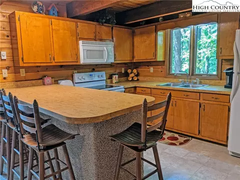 162 Hickory Knob, Deep Gap, NC 28618 photo 5