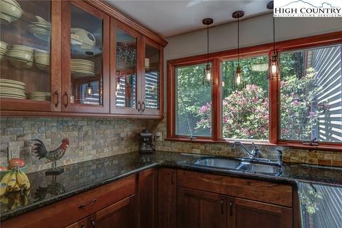 199 Eagle Nest Dr, Deep Gap, NC 28618 photo 10