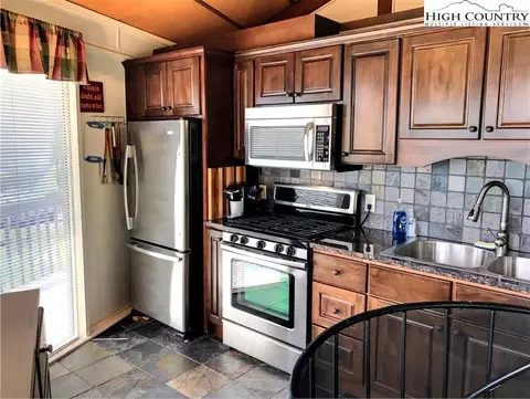 321 Snow Cloud Dr, Seven Devils, NC 28604 photo 6