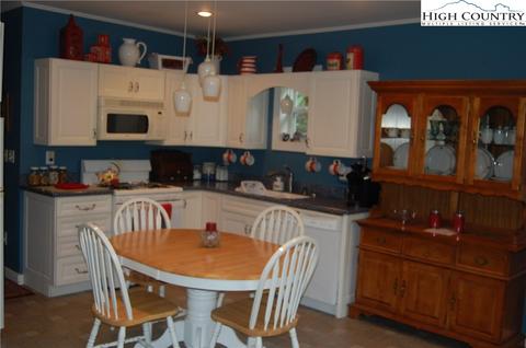 8 Park Loop Loop, Newland, NC 28657 photo 5