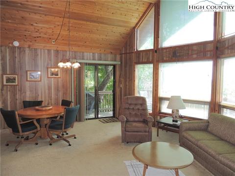 107 Buckeye Ln, Seven Devils, NC 28604 photo 4