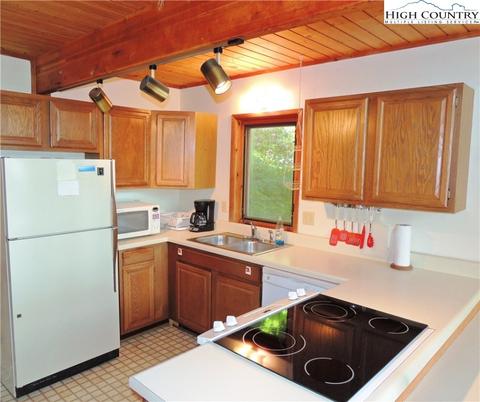 107 Buckeye Ln, Seven Devils, NC 28604 photo 7