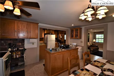 825 Bear Run Rd, Lansing, NC 28643 photo 16