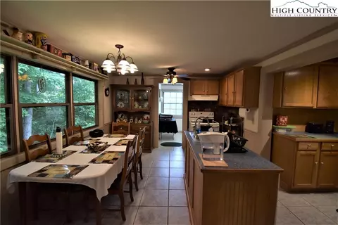 825 Bear Run Rd, Lansing, NC 28643 photo 17