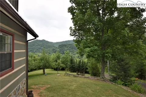 825 Bear Run Rd, Lansing, NC 28643 photo 8