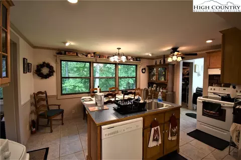 825 Bear Run Rd, Lansing, NC 28643 photo 18